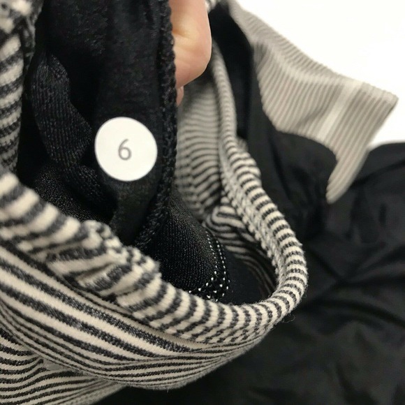 Lululemon Athletica 6 No Limits Tank Black Beige - Picture 4 of 4